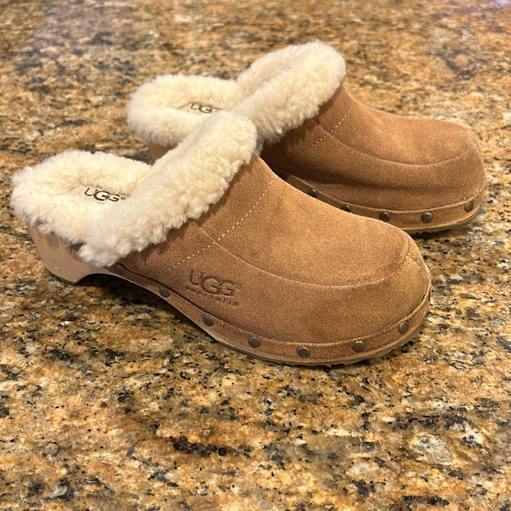 Ugg size 5 leather and sheepskin clogs EXC condition